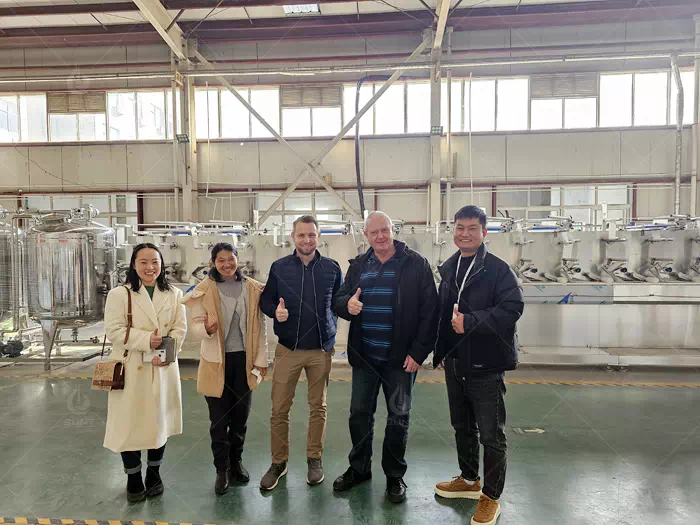 British customers visit to inspect wet wipes machine