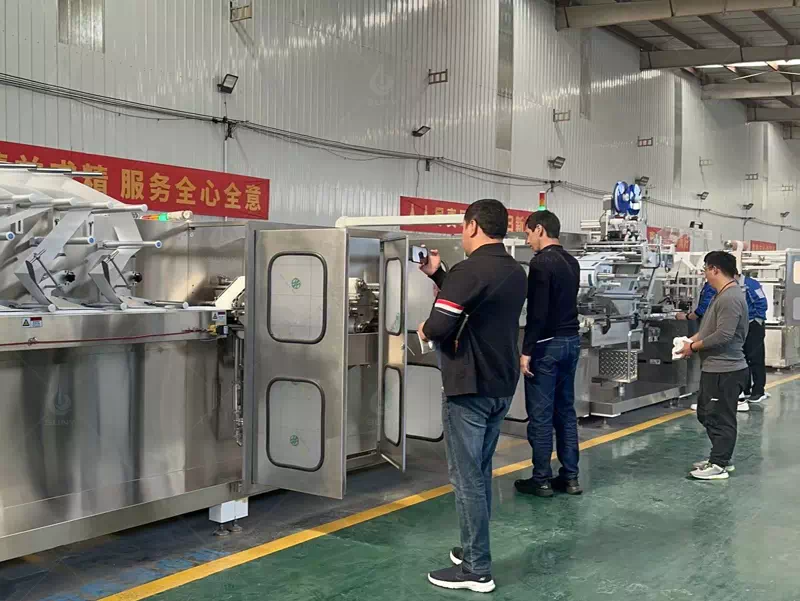 Welcome Tajikistan Customers to Inspect the Wet Wipes Machine