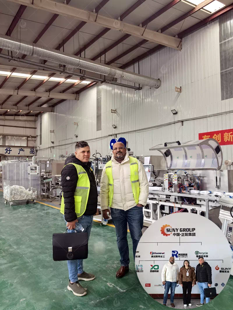 Algerian customers visited us for the wet wipes machine