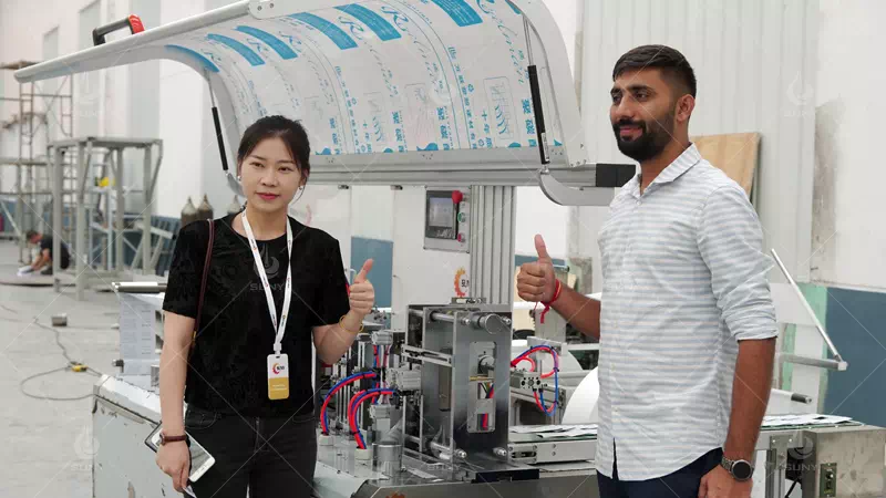 Indian customers inspected the single-piece wet wipes machine